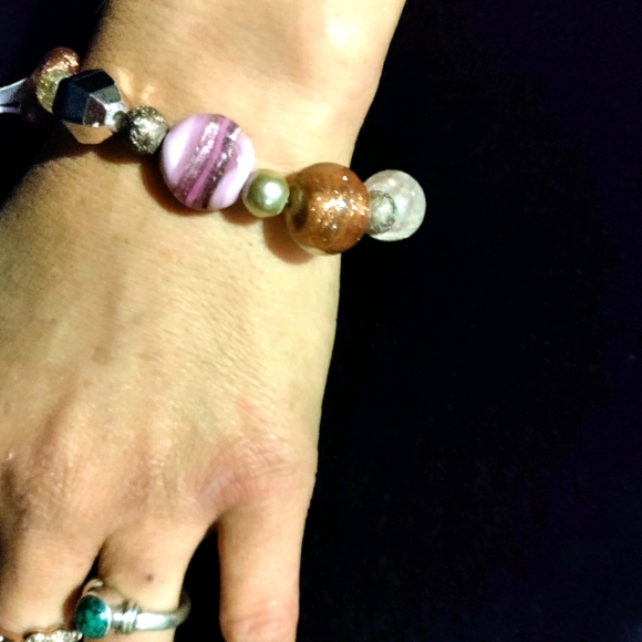 Handmade bracelet with resin beads - Picture 7 of 10